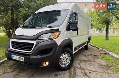 Вантажний фургон Peugeot Boxer 2016 в Дрогобичі