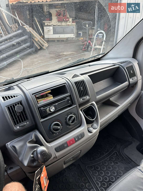 Вантажний фургон Peugeot Boxer 2011 в Києві