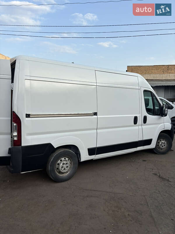 Вантажний фургон Peugeot Boxer 2011 в Києві