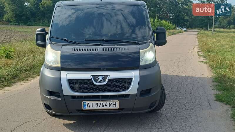 Вантажний фургон Peugeot Boxer 2013 в Переяславі