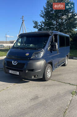 Грузопассажирский фургон Peugeot Boxer 2006 в Житомире