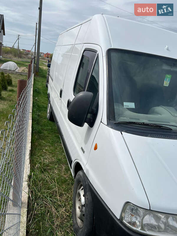 Вантажний фургон Peugeot Boxer 2005 в Яворові