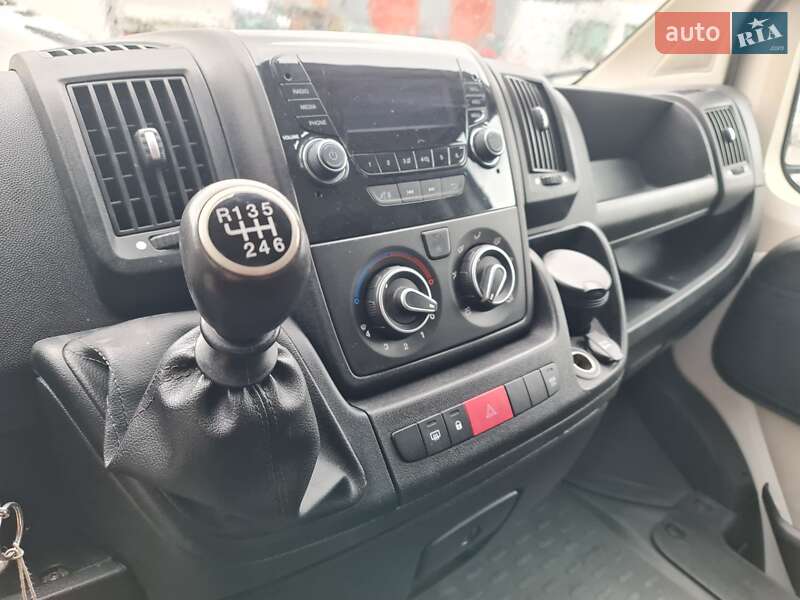 Вантажний фургон Peugeot Boxer 2017 в Рівному