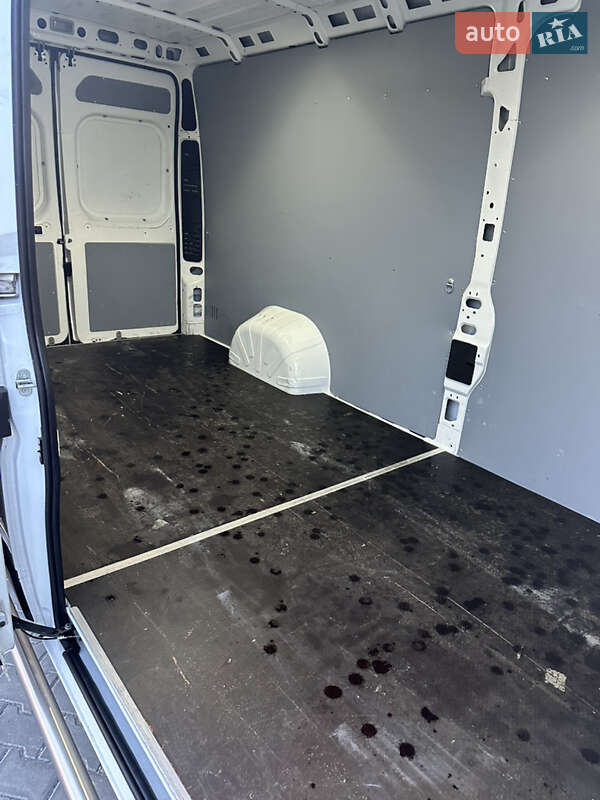 Вантажний фургон Peugeot Boxer 2020 в Львові