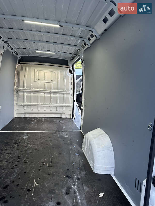 Вантажний фургон Peugeot Boxer 2020 в Львові
