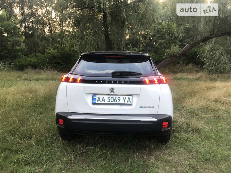 Внедорожник / Кроссовер Peugeot e-2008 2020 в Киеве