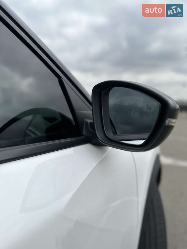 Позашляховик / Кросовер Peugeot e-2008 2020 в Умані