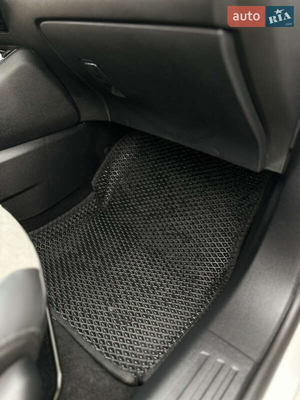 Позашляховик / Кросовер Peugeot e-2008 2020 в Умані