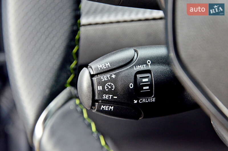 Позашляховик / Кросовер Peugeot e-2008 2023 в Івано-Франківську