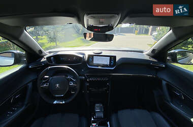 Внедорожник / Кроссовер Peugeot e-2008 2023 в 