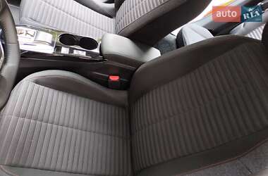 Позашляховик / Кросовер Peugeot e-2008 2022 в 