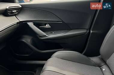 Позашляховик / Кросовер Peugeot e-2008 2022 в 