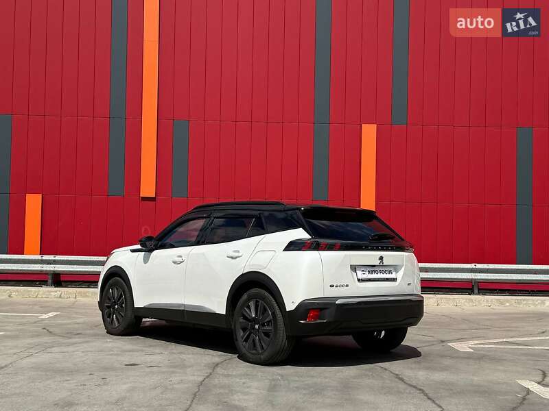Внедорожник / Кроссовер Peugeot e-2008 2021 в Киеве