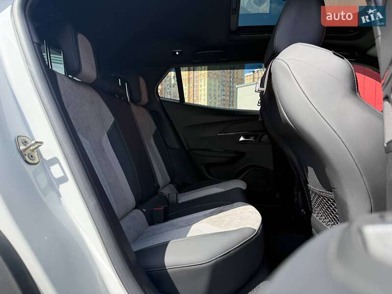 Внедорожник / Кроссовер Peugeot e-2008 2021 в Киеве