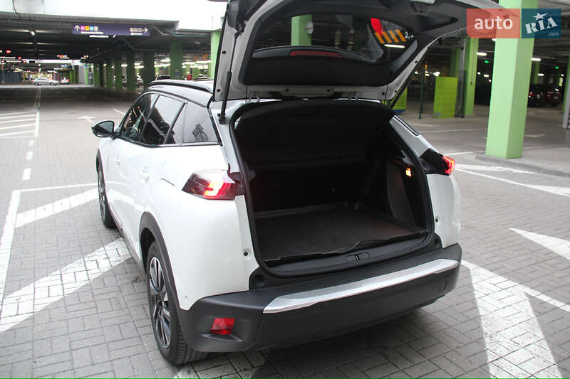 Внедорожник / Кроссовер Peugeot e-2008 2020 в Киеве