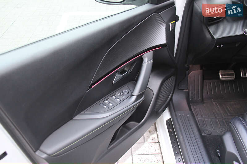 Внедорожник / Кроссовер Peugeot e-2008 2020 в Киеве