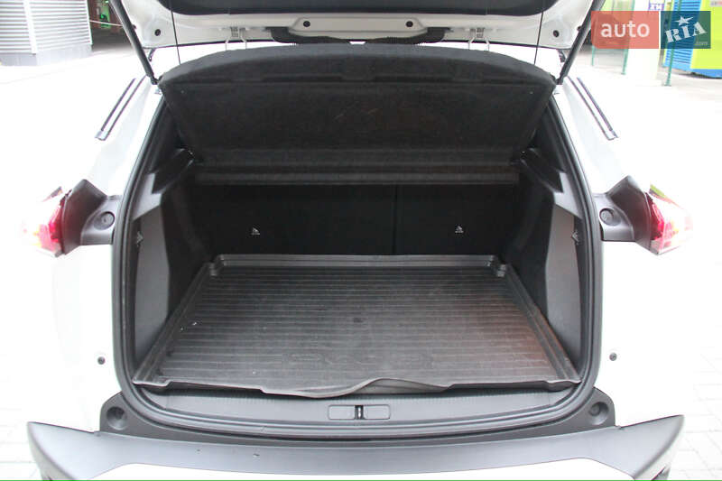 Внедорожник / Кроссовер Peugeot e-2008 2020 в Киеве