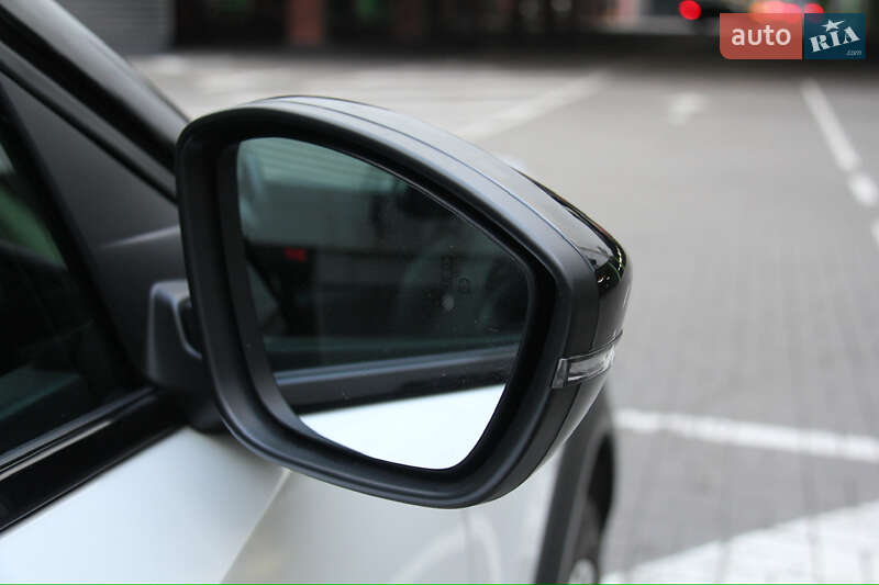 Внедорожник / Кроссовер Peugeot e-2008 2020 в Киеве