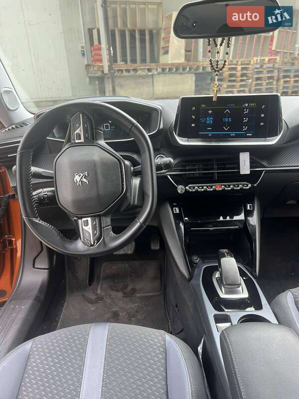 Внедорожник / Кроссовер Peugeot e-2008 2020 в Львове