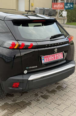 Внедорожник / Кроссовер Peugeot e-2008 2022 в 