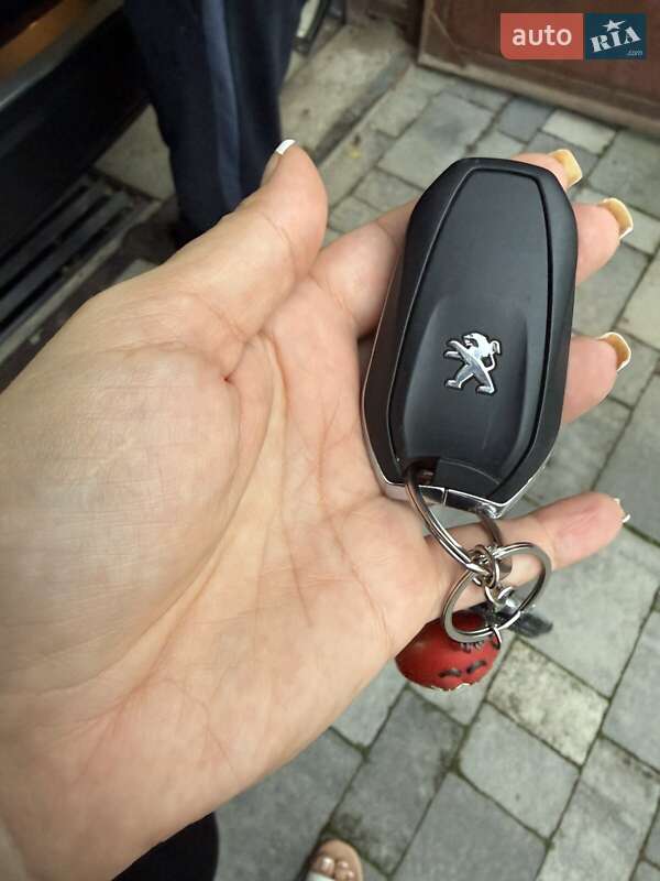 Внедорожник / Кроссовер Peugeot e-2008 2020 в Самборе