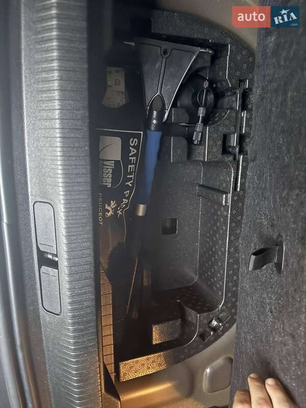 Внедорожник / Кроссовер Peugeot e-2008 2020 в Самборе