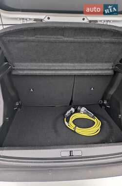 Внедорожник / Кроссовер Peugeot e-2008 2023 в 