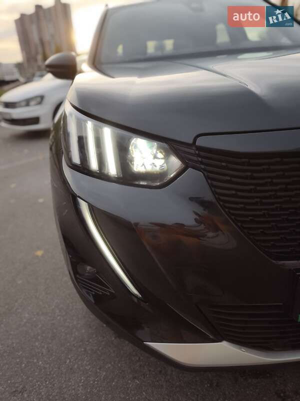 Внедорожник / Кроссовер Peugeot e-2008 2021 в Киеве