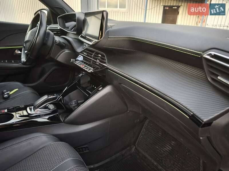 Внедорожник / Кроссовер Peugeot e-2008 2021 в Киеве