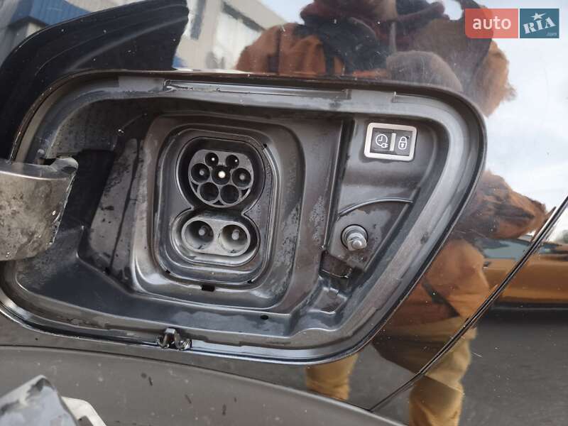 Внедорожник / Кроссовер Peugeot e-2008 2021 в Киеве