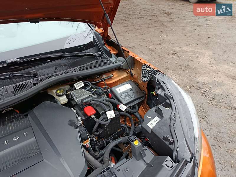 Внедорожник / Кроссовер Peugeot e-2008 2020 в Дубно