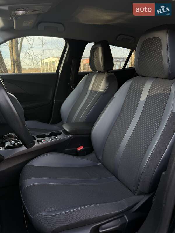 Позашляховик / Кросовер Peugeot e-2008 2020 в Львові