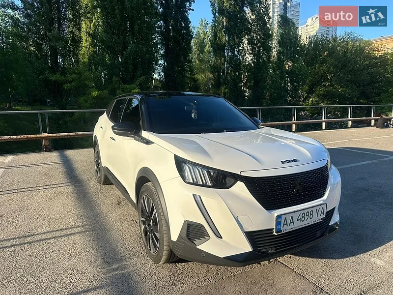 Peugeot e-2008