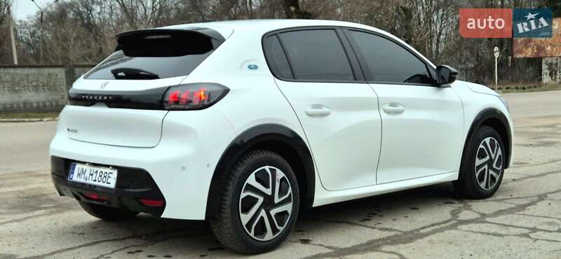 Хетчбек Peugeot e-208 2023 в Жовтих Водах