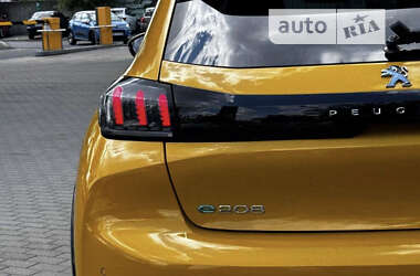 Хэтчбек Peugeot e-208 2020 в 