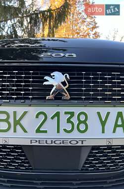 Хэтчбек Peugeot e-208 2021 в Дубно