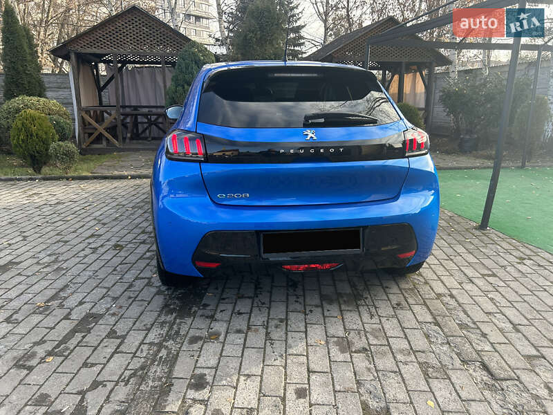 Хэтчбек Peugeot e-208 2021 в 