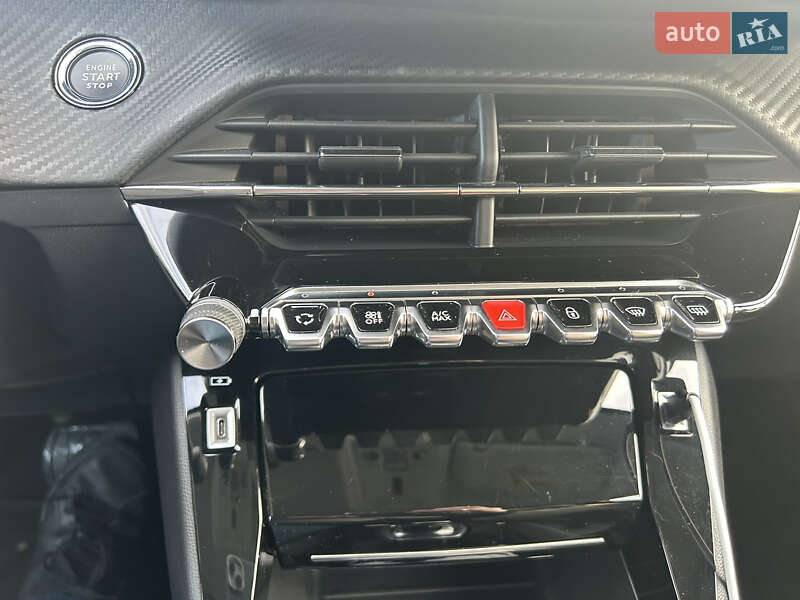 Хэтчбек Peugeot e-208 2021 в Львове