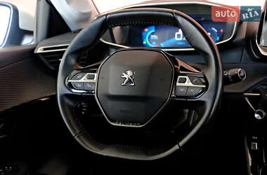 Хэтчбек Peugeot e-208 2021 в 