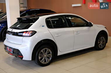Хэтчбек Peugeot e-208 2021 в 