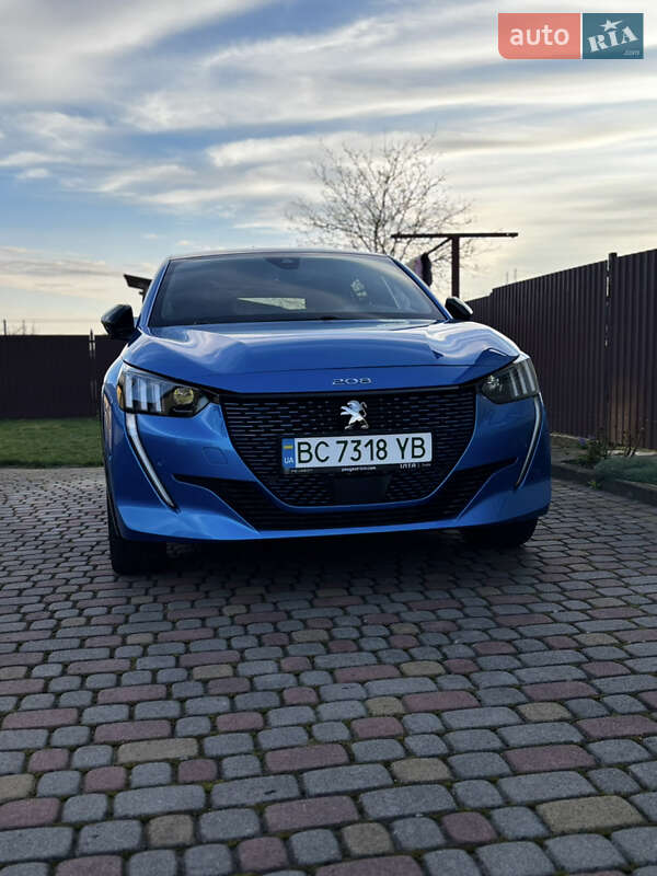 Хэтчбек Peugeot e-208 2022 в 
