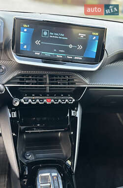 Хэтчбек Peugeot e-208 2022 в 