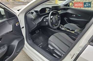 Хэтчбек Peugeot e-208 2021 в 