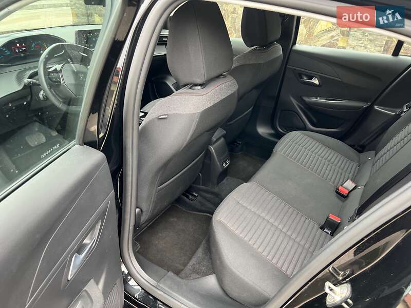 Хэтчбек Peugeot e-208 2021 в Львове