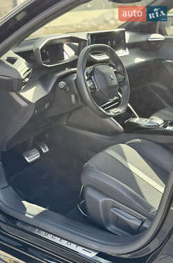 Хетчбек Peugeot e-208 2022 в 
