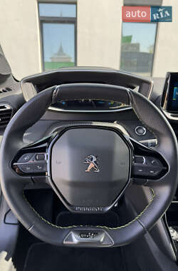 Хетчбек Peugeot e-208 2022 в 
