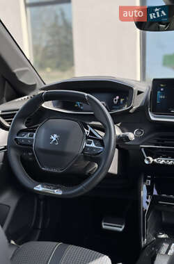 Хетчбек Peugeot e-208 2022 в 
