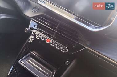 Хэтчбек Peugeot e-208 2021 в 