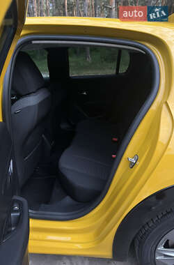 Хетчбек Peugeot e-208 2022 в 
