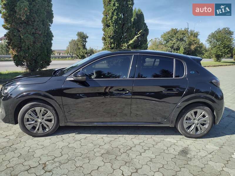 Хетчбек Peugeot e-208 2023 в Дубні